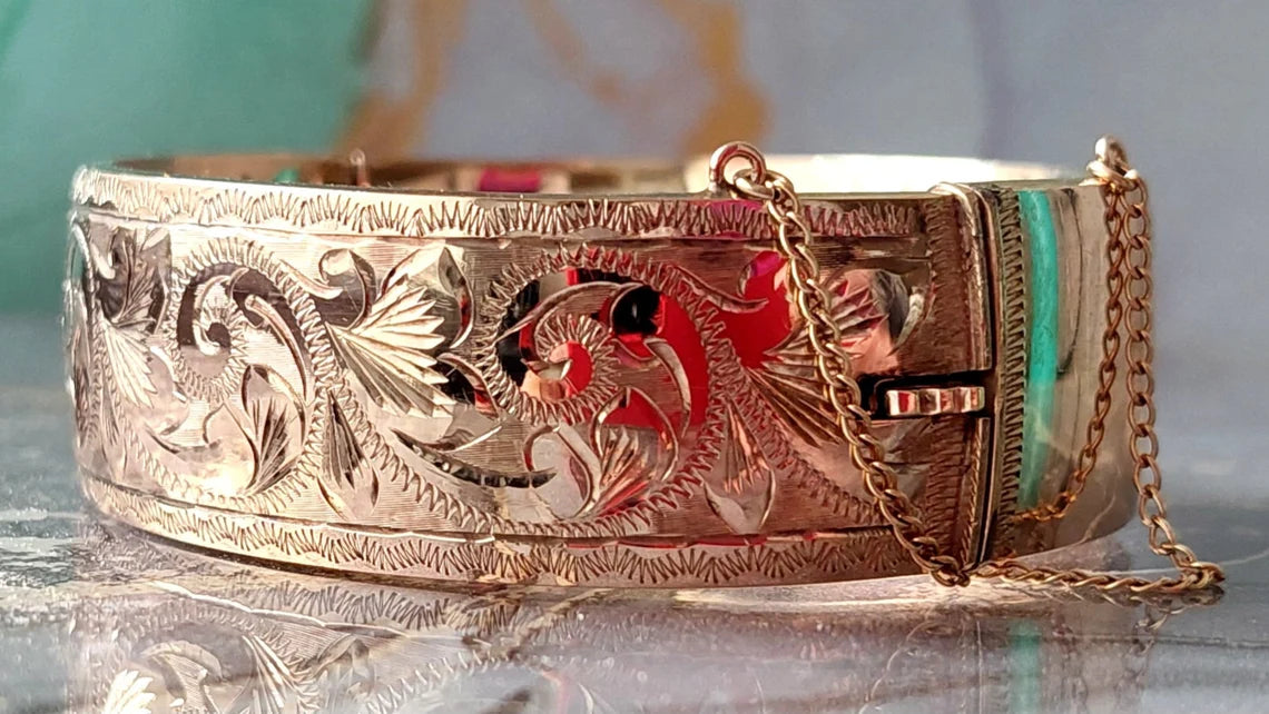 Stunning Vintage 1/5th 9ct Rolled Gold engraved bangle