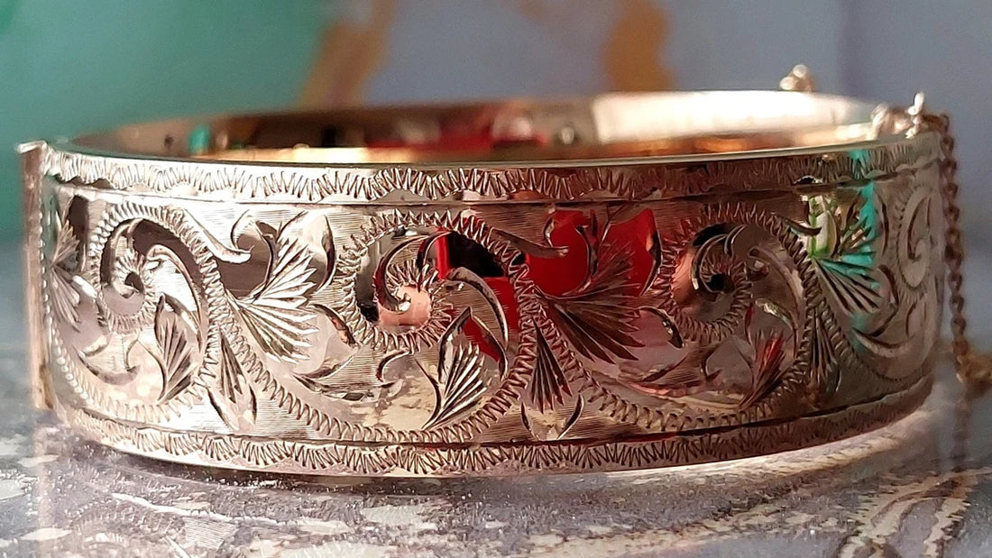 Stunning Vintage 1/5th 9ct Rolled Gold engraved bangle